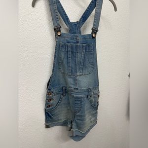💙 NWOT American Rag Shortalls Lightwash Mildly Distressed
